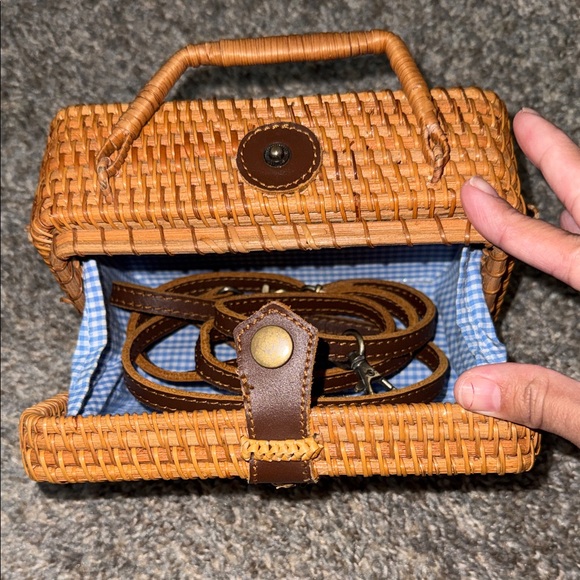 Woven Tan Handbag - Picture 2 of 4